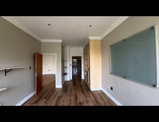 4 BEDROOM APARTMENT FOR SALE IN ESSENWOOD